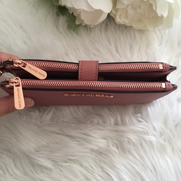 Last one✨Michael Kors jet set wallet Wristlet - Picture 3 of 8